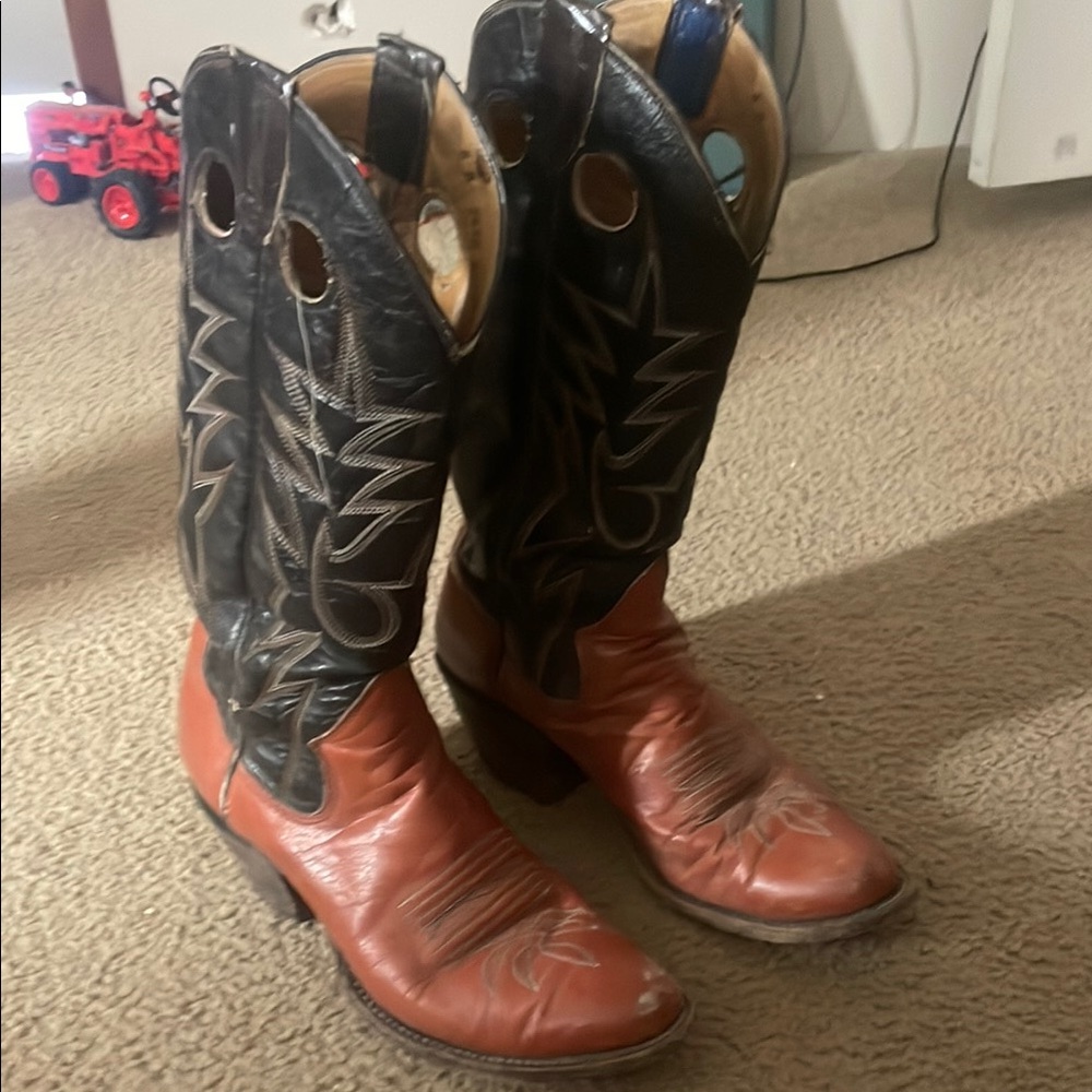Two-Tone Women’s Heeled Cowboy Boots - Brown and Black
